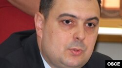 "Svi koji na Kosovu žive to jako dobro znaju da se to tamo dešavalo, ali zato što su podlegli tim pritiscima neće javno o njima da govore", kaže za RSE Petar Miletić.