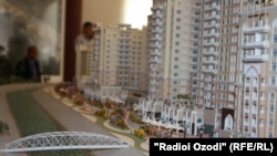 Акси "Диёри Душанбе" аз таблиғномаҳои ширкат