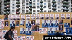 „საერთაშორისო რესპუბლიკური ინსტიტუტის“ (IRI) 2023 წლის მარტის კვლევაში პოლიტიკური პარტიების მიმართ არაკეთილგანწყობილი დამოკიდებულება გამოხატა გამოკითხულთა 58%-მა.