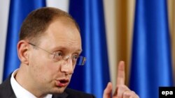 Арсеній Яценюк під час прес-конференції, Київ, 11 листопада 2008 р.