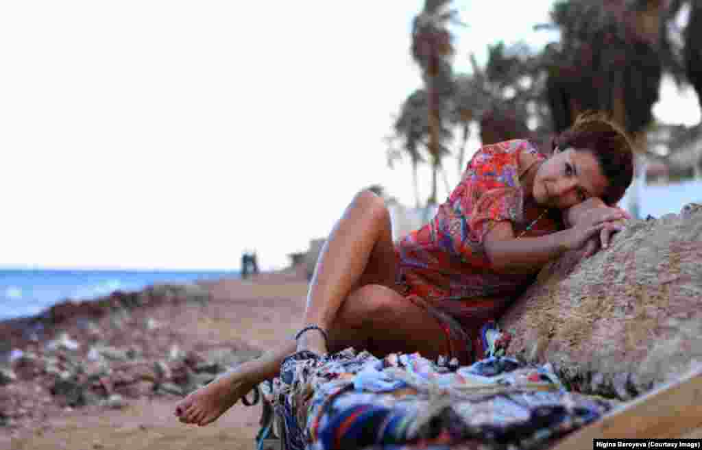 Фотожурналист Нигина Бероева. Около часу ночи 9 ноября 33-летняя журналистка шла за Павленским по московским улицам. И даже за минуту до того, как сделать самую важную фотографию в своей жизни, Бероева "понятия не имела, что произойдет".