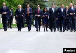 U Crnoj Gori, Bi na Kosovu za sada ne dele entuzijazam Beograda, Skoplja i Tirane oko ove incijative (na forografiji zvaničnici BiH, Crne Gore, Kosova Srbije, Makedonije, te Hrvatske na susretu Brdo-Brioni procesa, Kranj, Slovenija, 2021.