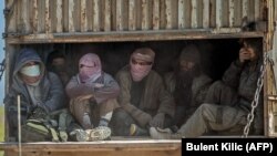 Militanti tzv. Islamske države u Baghouzu, posljednjem uporištu ove militantne organizacije tokom predaje kurdskim snagama, februar 2019.
