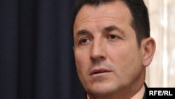 Bijeg od stvarnih problema: Selmo Cikotić