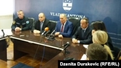 Mektić (u plavom odijelu): Riješićemo pitanje smještaja migranata