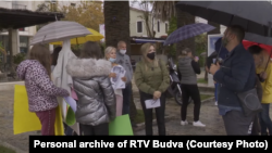 Protest roditelja u Budvi 25 oktobra 2020.