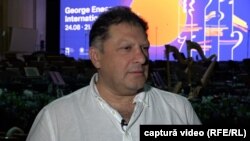 Josef Gaszi este etnic maghiar din Târgu Mureș. România este locul în care își are rădăcinile.