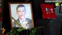 Дніпропетровськ прощається із загиблим в АТО заступником командира батальйону територіальної оборони Дніпропетровськ прощається із загиблим в АТО заступником командира батальйону територіальної оборони