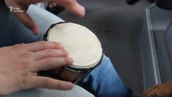 Співаки камерного хору імені Бортнянського «проміняли» філармонію на тролейбус (відео) Співаки камерного хору імені Бортнянського «проміняли» філармонію на тролейбус (відео)