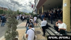 Policija čuva ulaz u DUNP, 29. jul 2025.