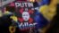 Під час акції «Стоп геноциду народу України» проти вторгнення Росії до України. На плакаті напис англійською: «Путін – вбивця». Нью-Йорк, США, 9 квітня 2022 року