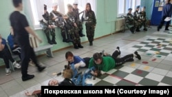 Игра "Зарница" в одной из школ Покровска