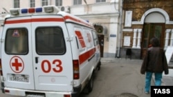 Всю ночь работали кареты «скорой помощи», доставлявшие в районную больницу детей в возрасте от полутора до 6 лет