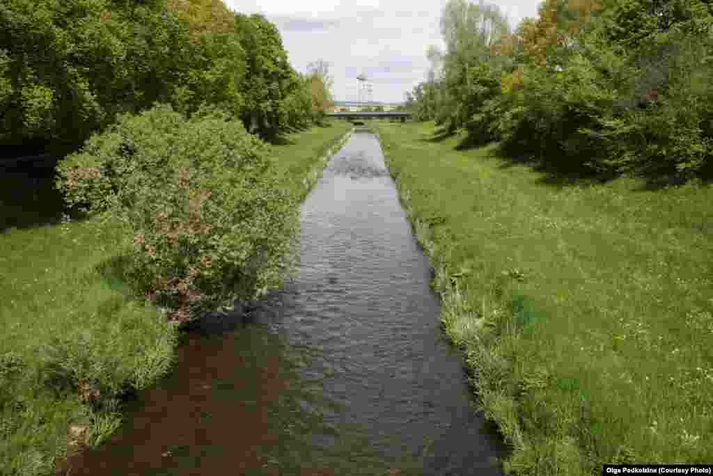 Бриг - более протяженная из двух речушек, образующих Дунай - берет исток у местечка Фуртванген. Если считать, что Дунай рожден Брегом, его протяженность составляет 2888 километров