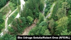 Najviše mini hidroelektrana izgrađeno je na području Srednjobosanskog kantona, čije vlasti su dodijelile dozvole za njih 35, dok su planirane i desetine novih (na fotografiji gradnja mini hidroelektrane na rijeci Oštrac)