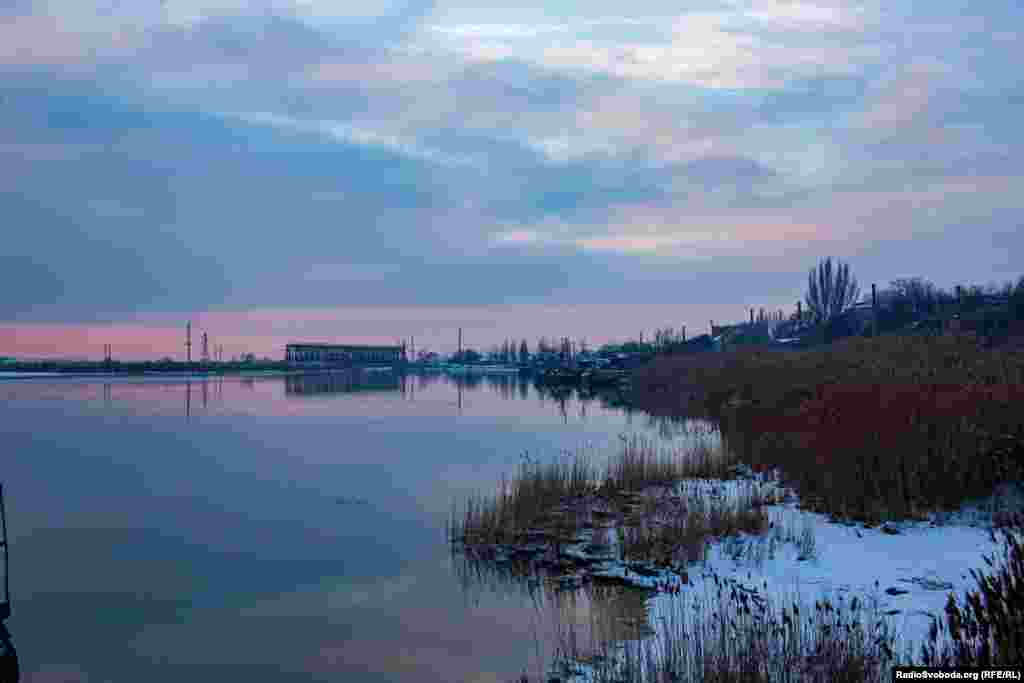  Засніжений берег протоки Тонкої