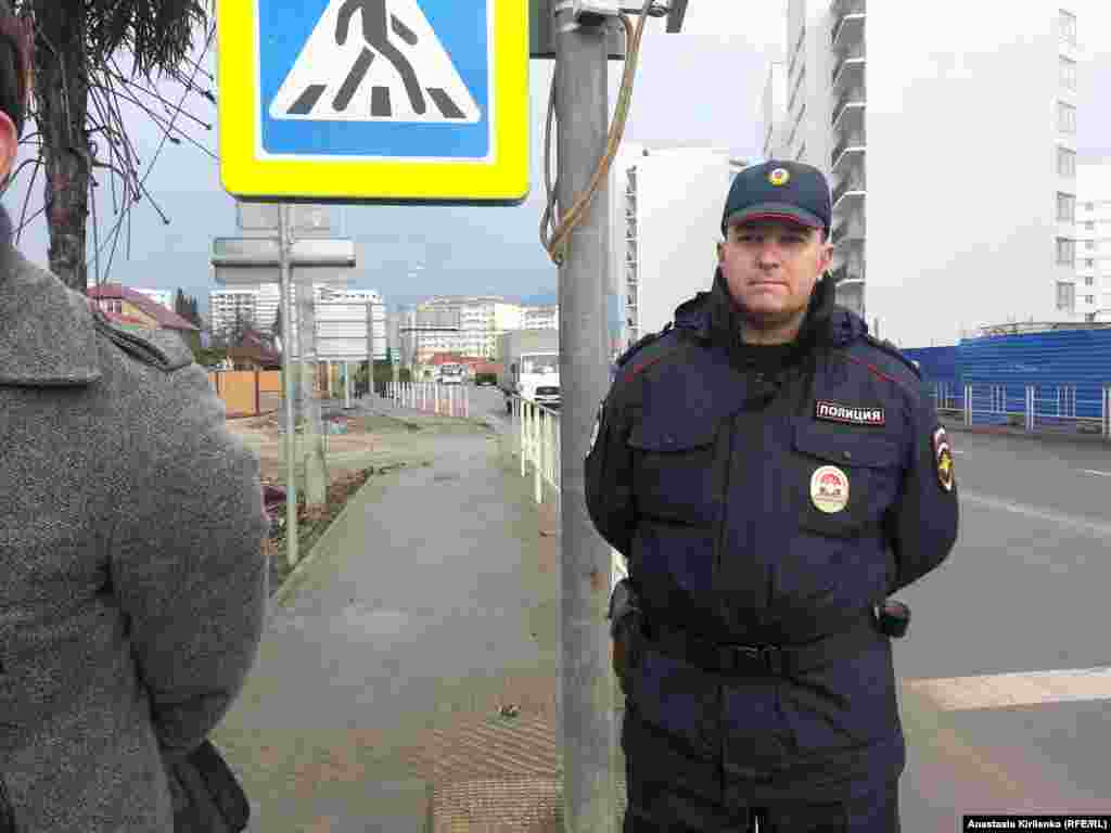 Недострой и свалки оказались в "приграничной зоне", которую по случаю Олимпиады якобы расширили на 5 км (но назвать закон полицейский отказался)