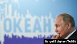 ვლადიმირ პუტინი კლუბ "ოკეანეში" ღია გაკვეთილის დროს