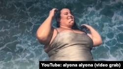 У жовтні 2018 року Alyona Alyona презентувала свій дебютний кліп на пісню «Рибки». Наразі кількість переглядів відео на YouTube сягнула майже двох мільйонів