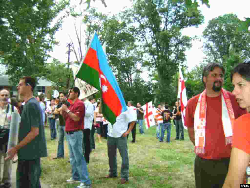США (Вашингтон), 15 серпня 2008 р. - Washington-Protest against Russian occupation in Georgia. Protest was held by Georgian community and was supported by Polish, Ukrainian, Azerbaijan communities in USA.