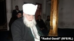 Маросими дафни Домулло Ҳикматуллои Тоҷикободӣ, рӯҳонии шинохтаи тоҷик, ки рӯзи 13-уми апрел дар 80-солагӣ даргузашт, бо ширкати ҳазорҳо тарафдорону ихлосмандонаш баргузор шуд