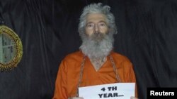 رابرت لوینسون، مأمور پیشین پلیس فدرال آمریکا، سال ۸۵ پس از سفر به جزیره کیش ناپدید شد