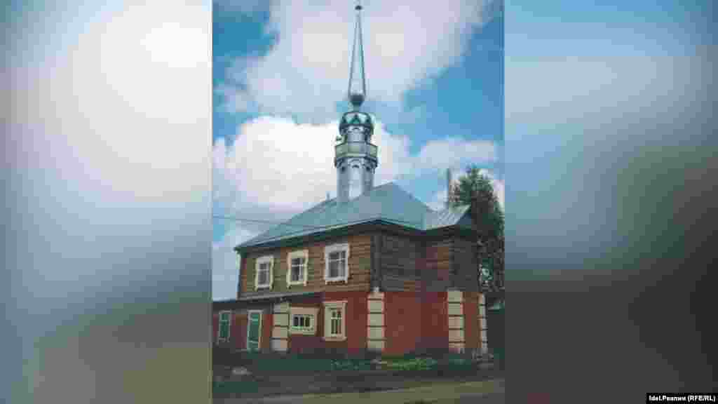 Мечеть "Шабан". Третья мечеть Белозерья, построена в 1997 году. Обязанности имама исполнял Кадиев Айса, сейчас здесь председатель организации – Абдрашитов Равиль Кямильевич, имам - Азисов Ринат Равильевич. Относится к Совету муфтиев России.