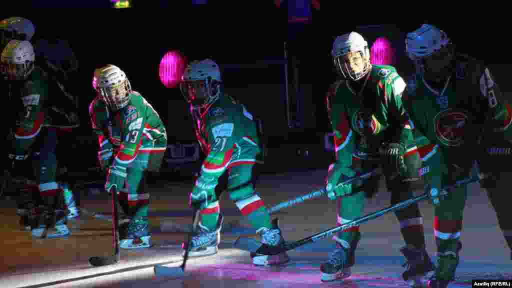 "Ак барс" хоккей такымы киемен кигән яшь хоккейчылар