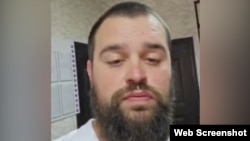 Егор Гузенко, скриншот видео из отдела полиции (Телеграм-канал "Тринадцатый")