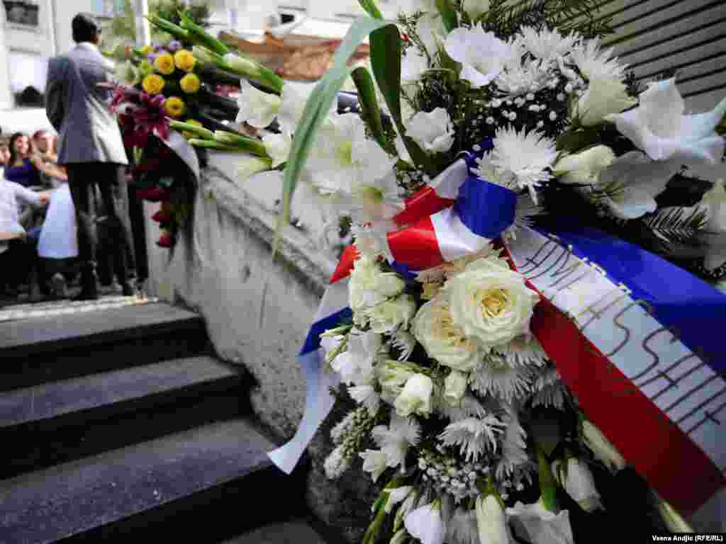 Na Obilićevom vencu otkrivena je spomen-ploča francuskom državljaninu Brce Tatonu, kojeg je u centru Beograda pretukla grupa navijača Partizana, (septembar 2009-e), a on je 12 dana kasnije preminuo. Prisutni su bili i gradonačelnik Beograda, Dragan Đilas, francuski ambasador, Jean Francois Terral, te predsednik Skupštine grada Aleksandar Antić, 17.09.2010. Foto: Vesna Anđić