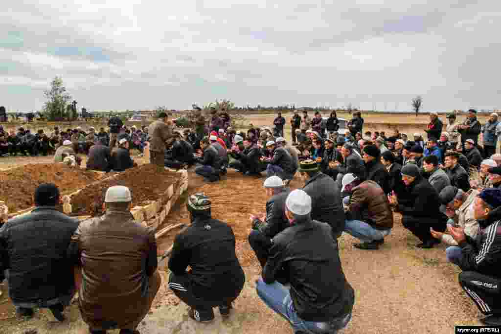 Позже родные, обеспокоившись отсутствием сына, обратились в правоохранительные органы с заявлением о пропаже Эдема, а также сообщили о случившемся в СМИ.
