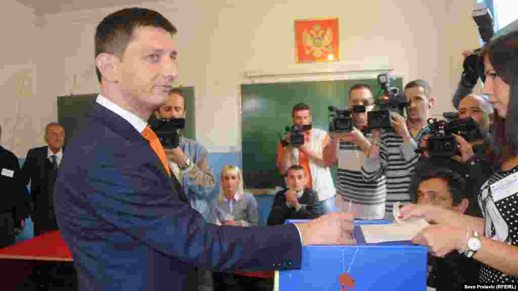 Predsjednik Pozitivne Crne Gore Darko Pajović na biralištu u Podgorici