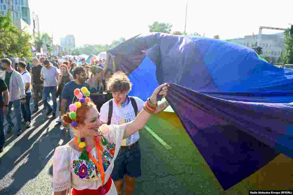 Podsjetili su da već godinama nijedan od zahtjeva nije ispunjen, te da su čak vlasti u entitetu Republika Srpska izbrisale pojam "rodnog identiteta" iz zakona.