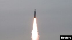 Один из предыдущих запусков северокорейской баллистической ракеты с подводной лодки