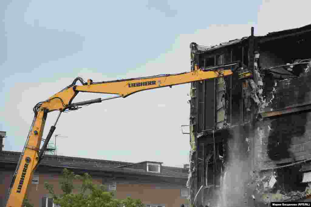 Изначально предполагалось, что комплекс будет снесен до конца июля, а на его месте к 1 сентября обустроят сквер. 