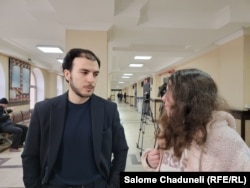 გიორგი ჩხეიძე, ანტონ ჩეჩინის ადვოკატი; მანანა სამხარაძე, ანტონ ჩეჩინის ცოლი