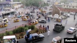 Militanti sa talibanskom zastavom na kamionu, Trg Paštunistan u Jalalabadu 15. augusta 2021.