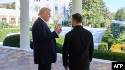 Доналд Трамп, раиси ҷумҳури Амрико бо Владимир Зеленский, президенти Украина