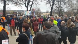 Građani najavljuju mogućnost radikalizacije protesta, blokadom svih ulaza u pogone kompanije (Fotografija: protest u Boru petak)