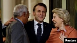 Francuski predsjednik Emmanuel Macron (u sredini), predsjednik Evropskog vijeća Antonio Costa i predsjednica Evropske komisije Ursula von der Leyen, u Parizu, Francuska, 17. februara 2025.