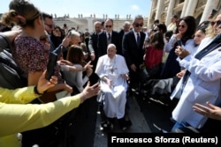 Папа римский Франциск на площади Святого Петра в Ватикане, 6 апреля 2025 года