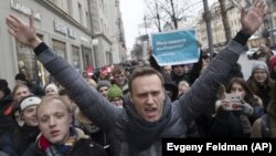 Алексей Навальный на акции протеста в Москве 28 января 2018 года, архивное фото
