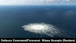 გაზის გაჟონვა Nord Stream-2 მილსადენიდან, ფოტო გადაღებულია დანიის F-16 სამხედრო თვითმფრინავიდან კუნძულ ბორნჰოლმის მახლობლად. დანია, 2022 წლის 27 სექტემბერი