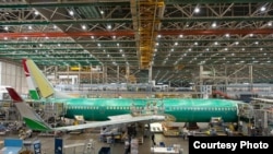 Ҳавопаймои "Boeing 737-900" ҳанӯз дар ҳоли бунёд шуданаш дар Сиеттл, ИМА.