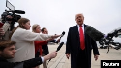 დონალდ ტრამპი ელაპარაკება რეპორტიორებს, მერილენდი, 14 მარტი, 2025 წელი