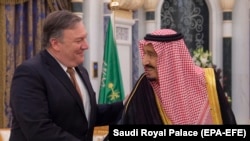 Mike Pompeo i saudijski kralj Salman, Rijad