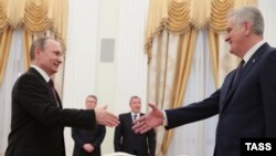 Pokušaj mešanja Rusije u domaću politiku: Vladimir Putin i Tomislav Nikolić