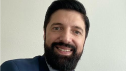 Adnan Husić: Za uspjeh neophodno kvalitetno obrazovanje Adnan Husić: Za uspjeh neophodno kvalitetno obrazovanje