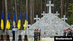 День пам’яті жертв політичних репресій в Національному історико-меморіальному заповіднику «Биківнянські могили», архівне фото