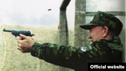 ძლიერნი ამა სოფლისანი იარაღით ხელში